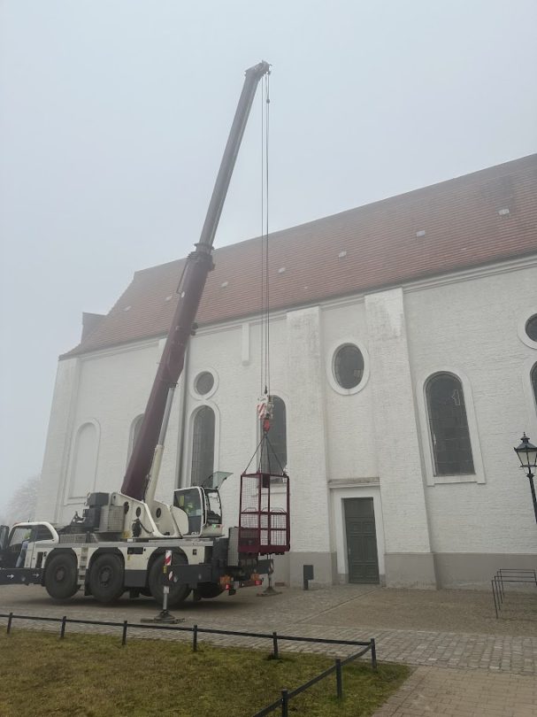 Stadtkirche Ludwigslust: Kontrolle des Daches